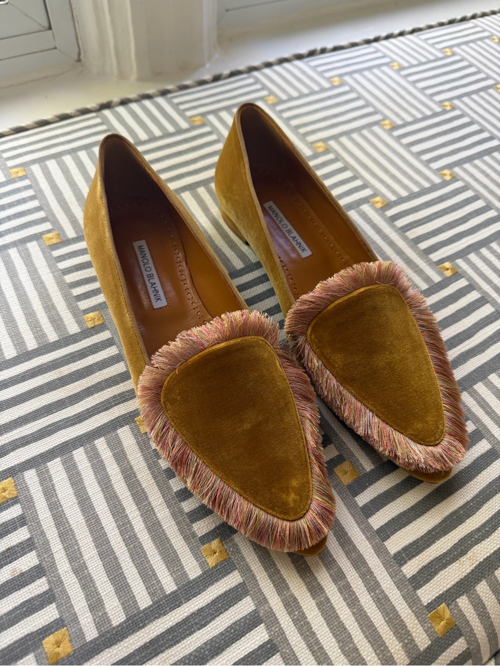 MANOLO BLAHNIK agofran fringed velvet loafers